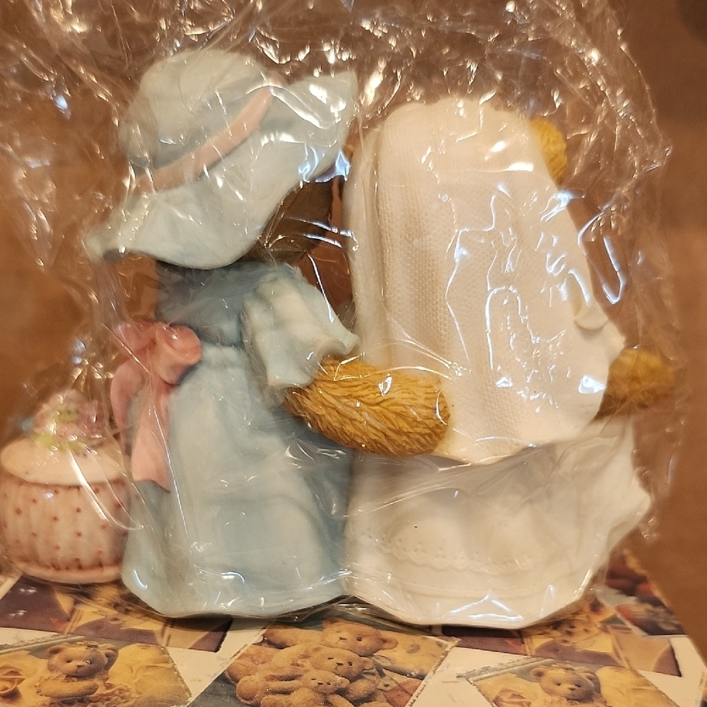 Cherished Teddies Figurine with Floral Hats - Picture 6 of 8